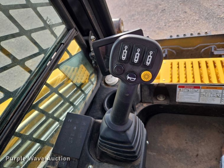 image for item ET5275 2023 Gehl VT320 tracked skid steer loader