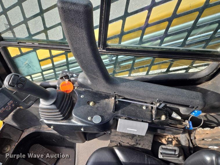 image for item ET5275 2023 Gehl VT320 tracked skid steer loader