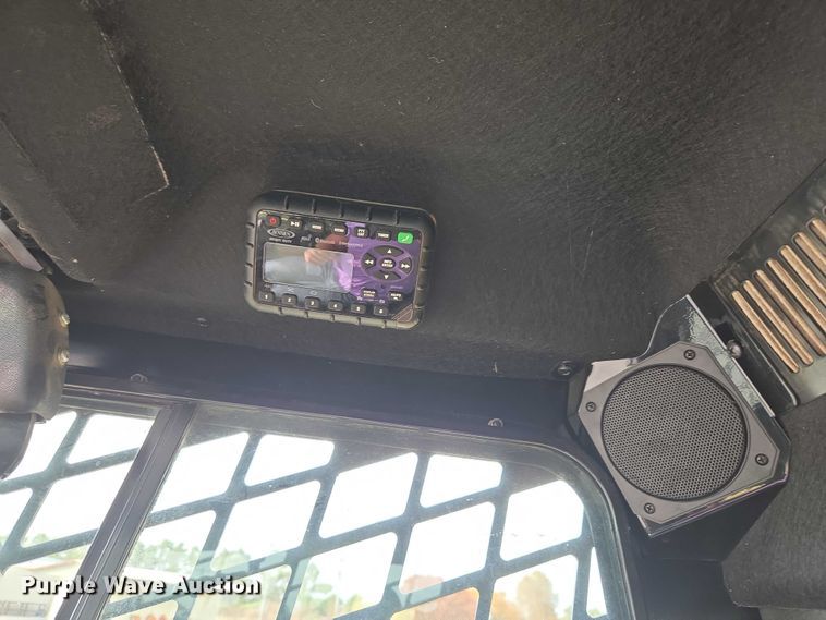 image for item ET5275 2023 Gehl VT320 tracked skid steer loader