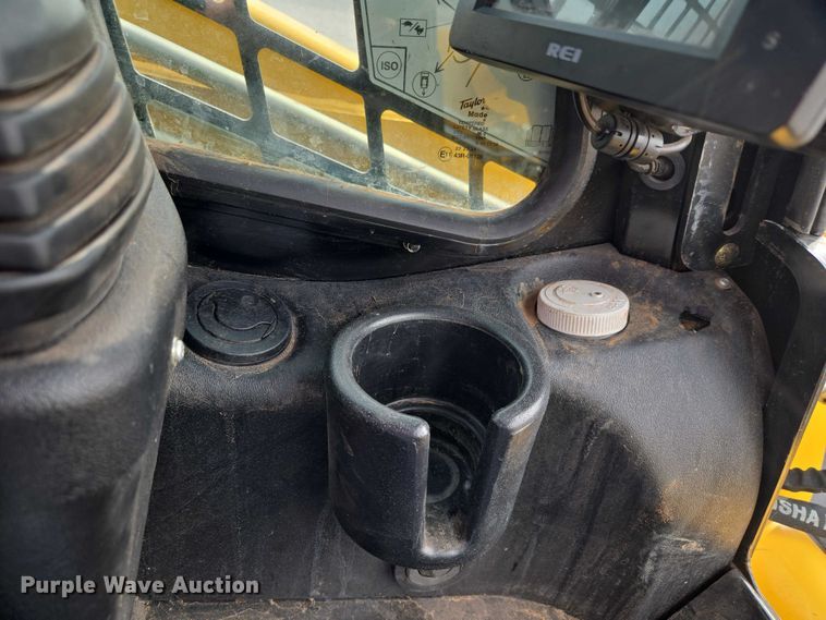 image for item ET5275 2023 Gehl VT320 tracked skid steer loader