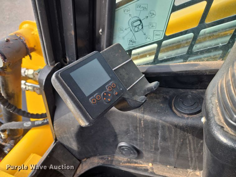 image for item ET5275 2023 Gehl VT320 tracked skid steer loader