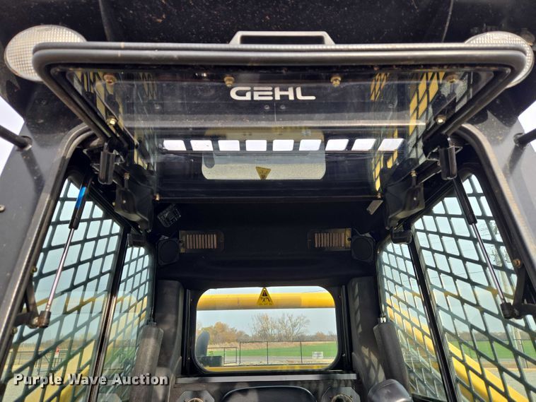 image for item ET5275 2023 Gehl VT320 tracked skid steer loader