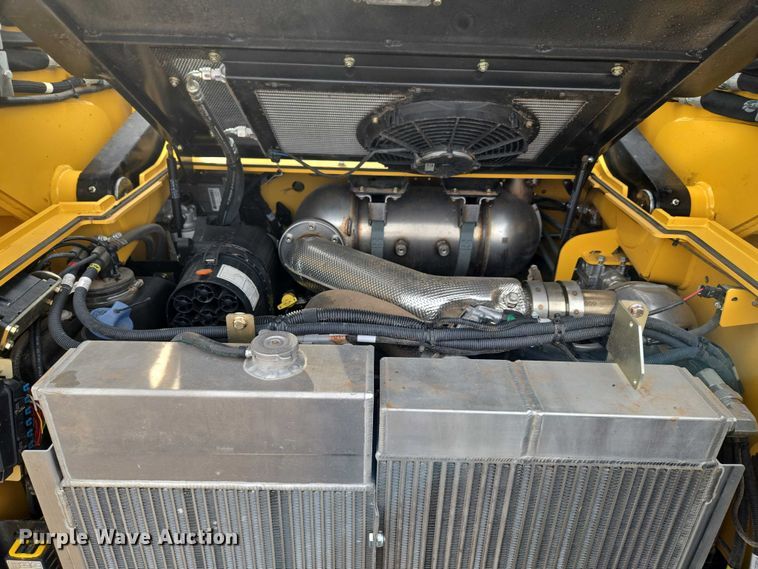 image for item ET5275 2023 Gehl VT320 tracked skid steer loader