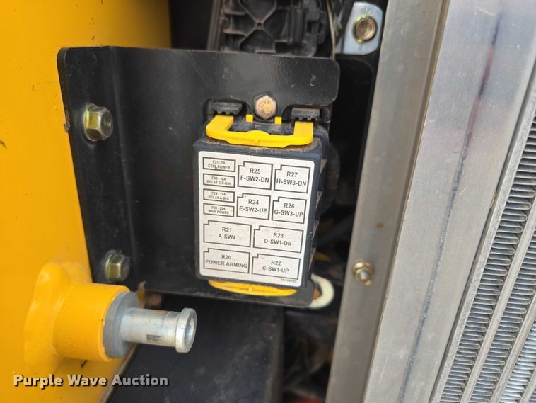 image for item ET5275 2023 Gehl VT320 tracked skid steer loader