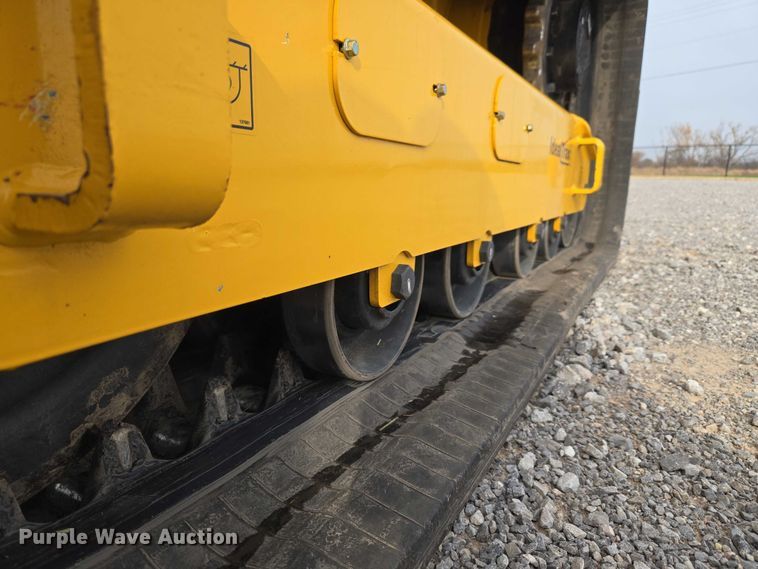 image for item ET5275 2023 Gehl VT320 tracked skid steer loader