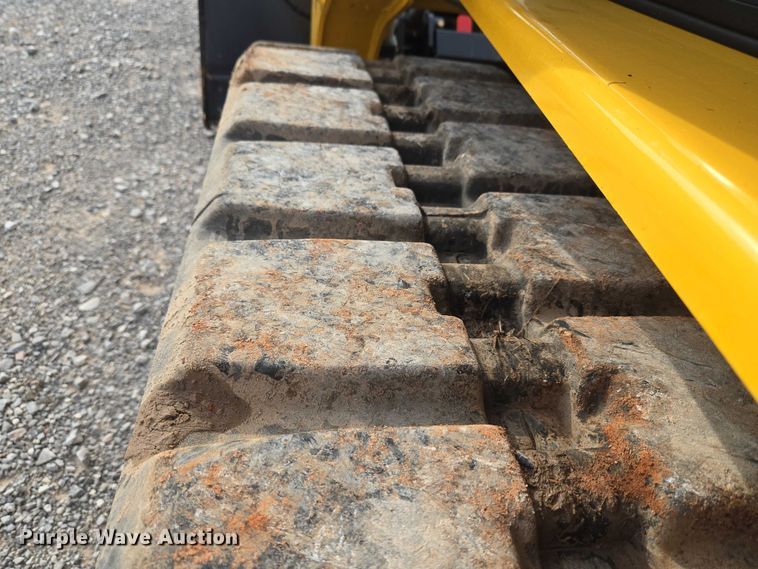 image for item ET5275 2023 Gehl VT320 tracked skid steer loader