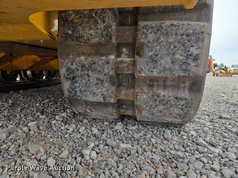 image for item ET5275 2023 Gehl VT320 tracked skid steer loader