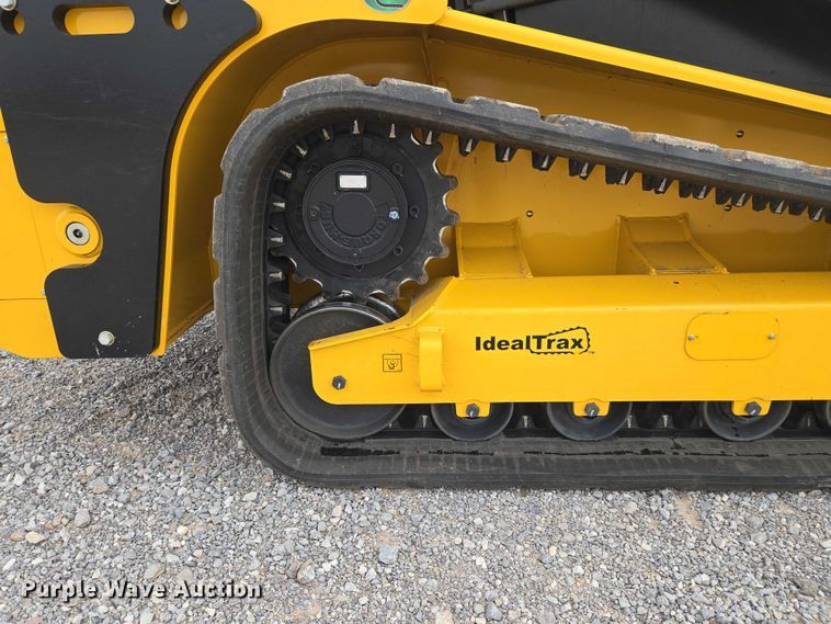 image for item ET5275 2023 Gehl VT320 tracked skid steer loader