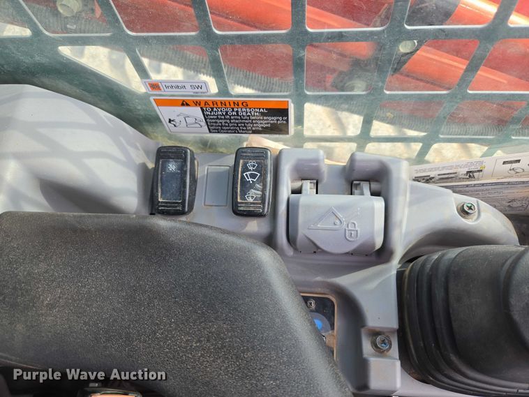 image for item ET5276 2022 Kubota SVL 97-2 tracked skid steer loader