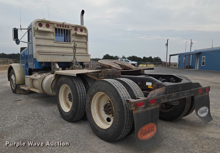 image for item ET5283 1995 Peterbilt 378 semi truck