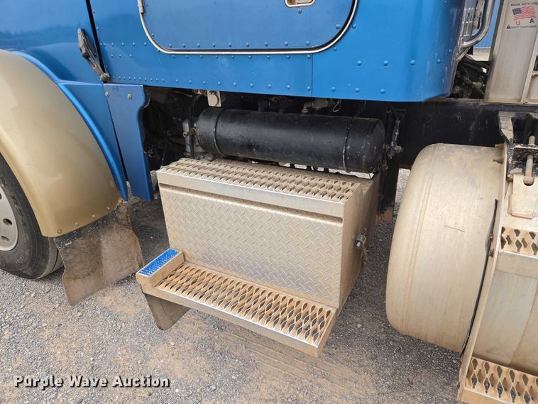 image for item ET5283 1995 Peterbilt 378 semi truck