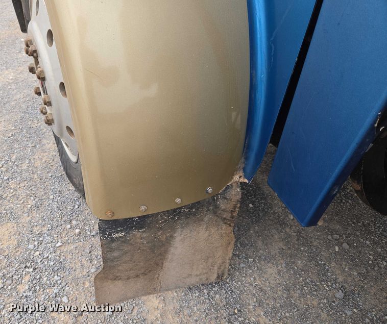 image for item ET5283 1995 Peterbilt 378 semi truck