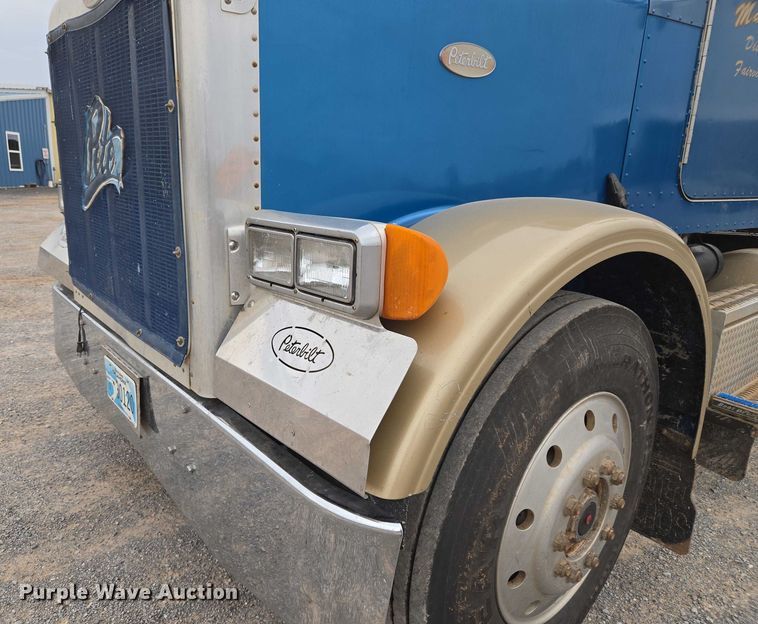 image for item ET5283 1995 Peterbilt 378 semi truck
