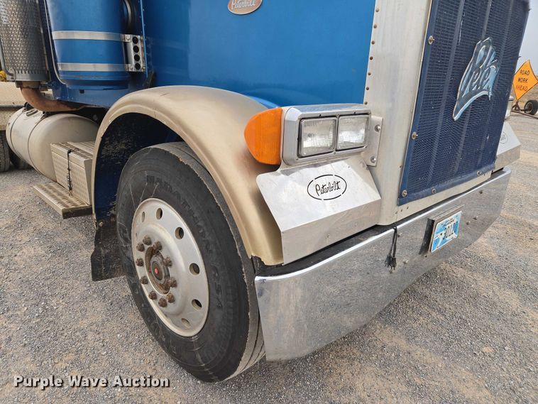 image for item ET5283 1995 Peterbilt 378 semi truck