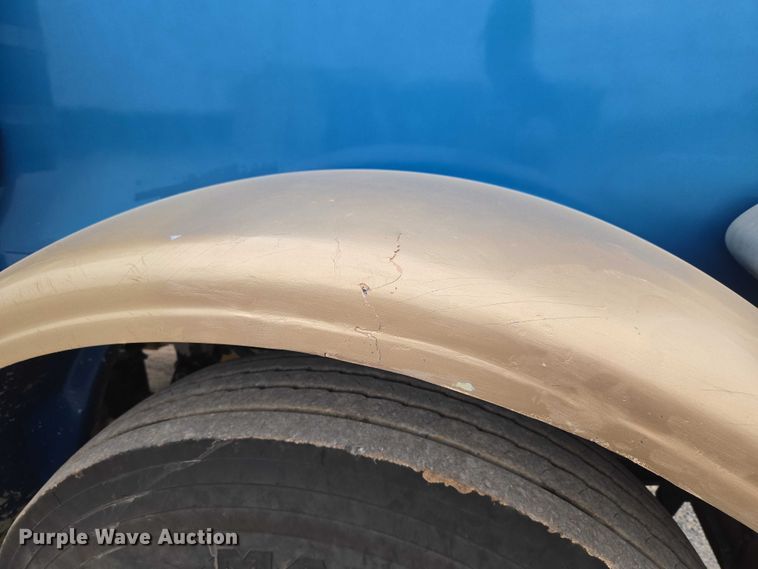 image for item ET5283 1995 Peterbilt 378 semi truck