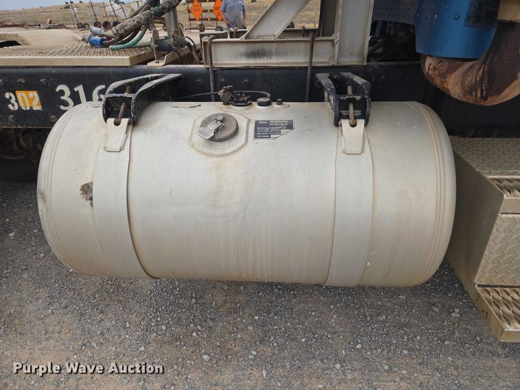 image for item ET5283 1995 Peterbilt 378 semi truck