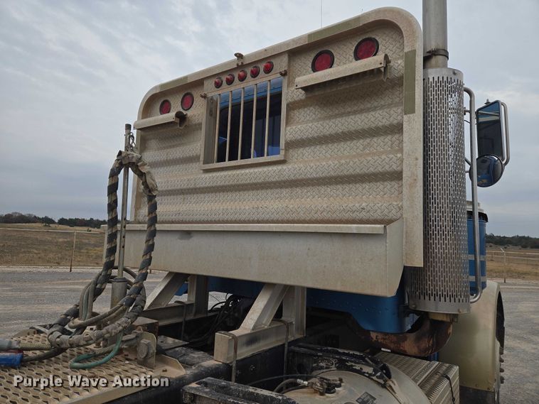 image for item ET5283 1995 Peterbilt 378 semi truck