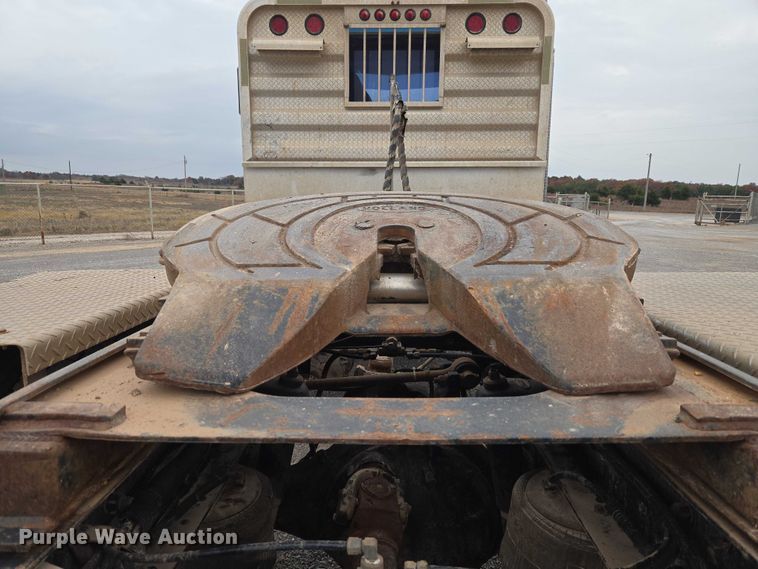 image for item ET5283 1995 Peterbilt 378 semi truck