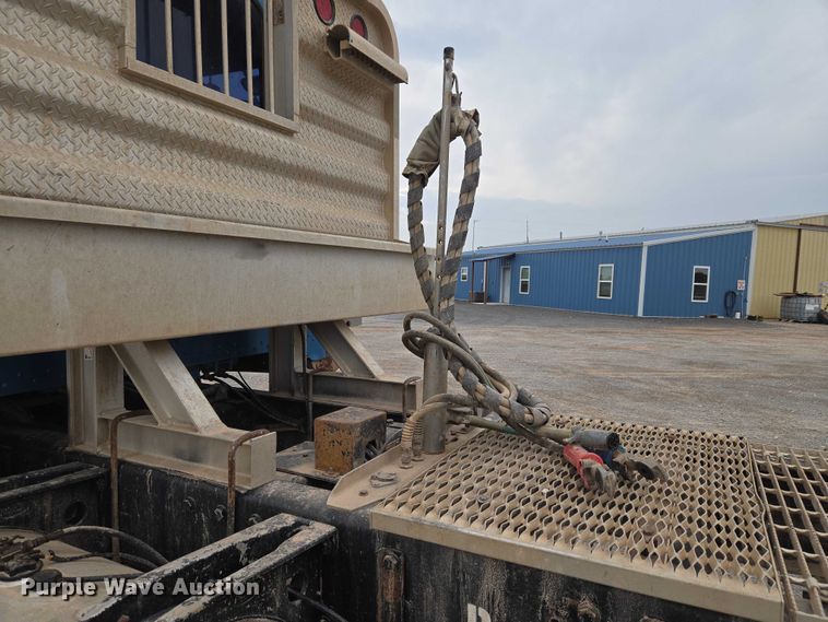 image for item ET5283 1995 Peterbilt 378 semi truck