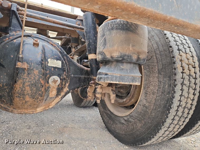 image for item ET5283 1995 Peterbilt 378 semi truck