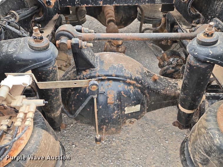 image for item ET5283 1995 Peterbilt 378 semi truck