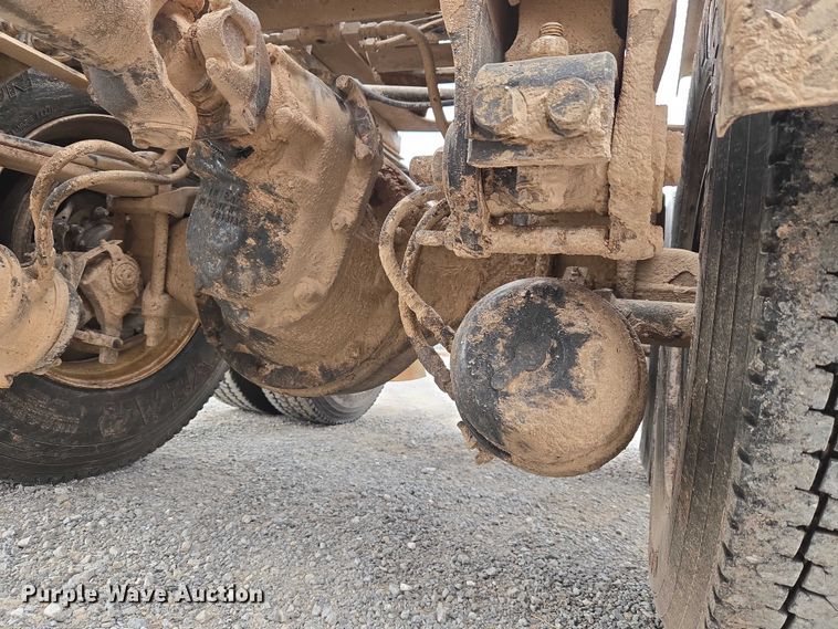 image for item ET5283 1995 Peterbilt 378 semi truck