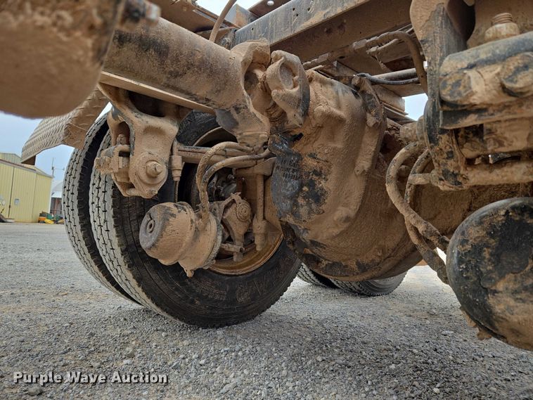 image for item ET5283 1995 Peterbilt 378 semi truck