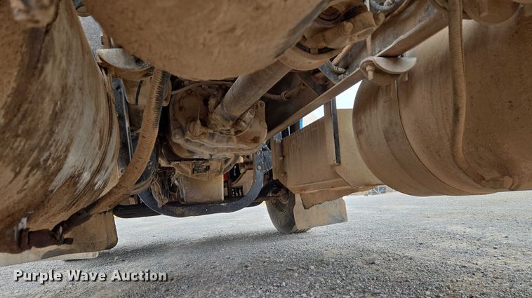 image for item ET5283 1995 Peterbilt 378 semi truck