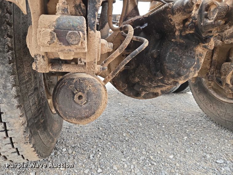 image for item ET5283 1995 Peterbilt 378 semi truck