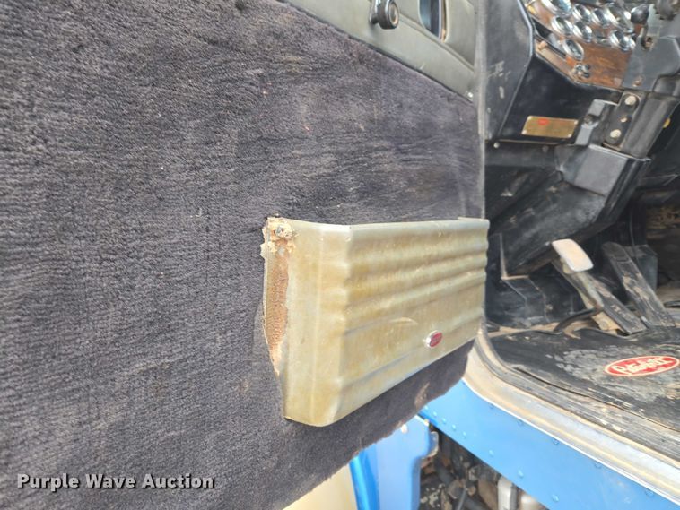 image for item ET5283 1995 Peterbilt 378 semi truck