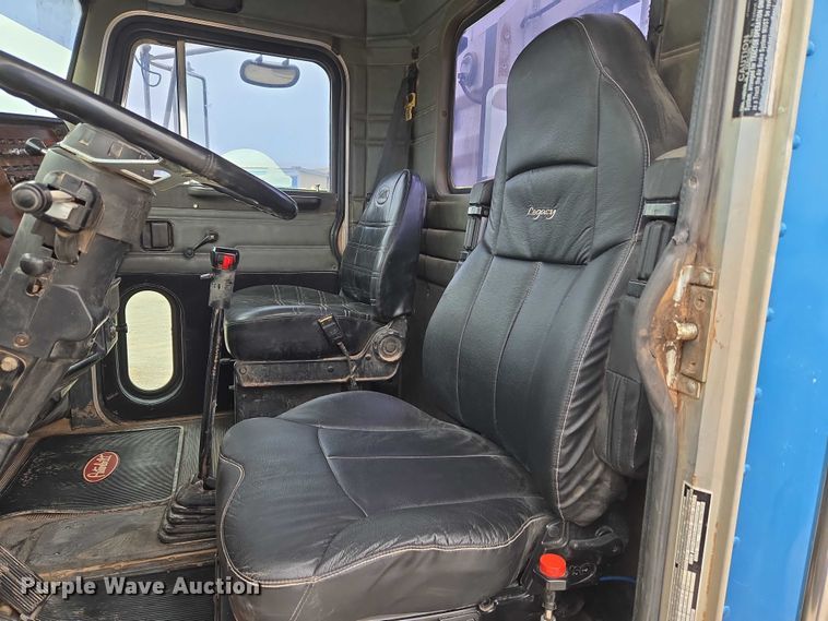 image for item ET5283 1995 Peterbilt 378 semi truck