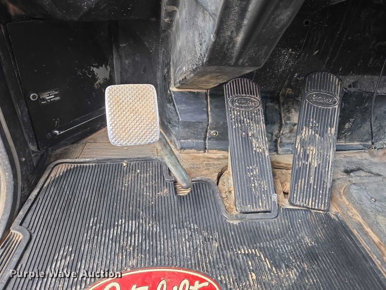 image for item ET5283 1995 Peterbilt 378 semi truck