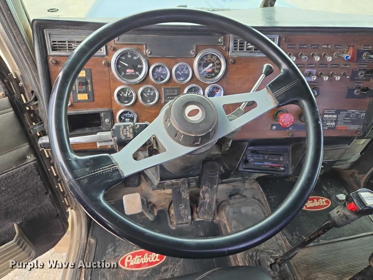 image for item ET5283 1995 Peterbilt 378 semi truck