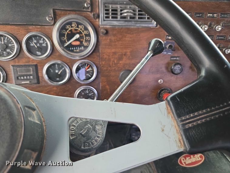 image for item ET5283 1995 Peterbilt 378 semi truck