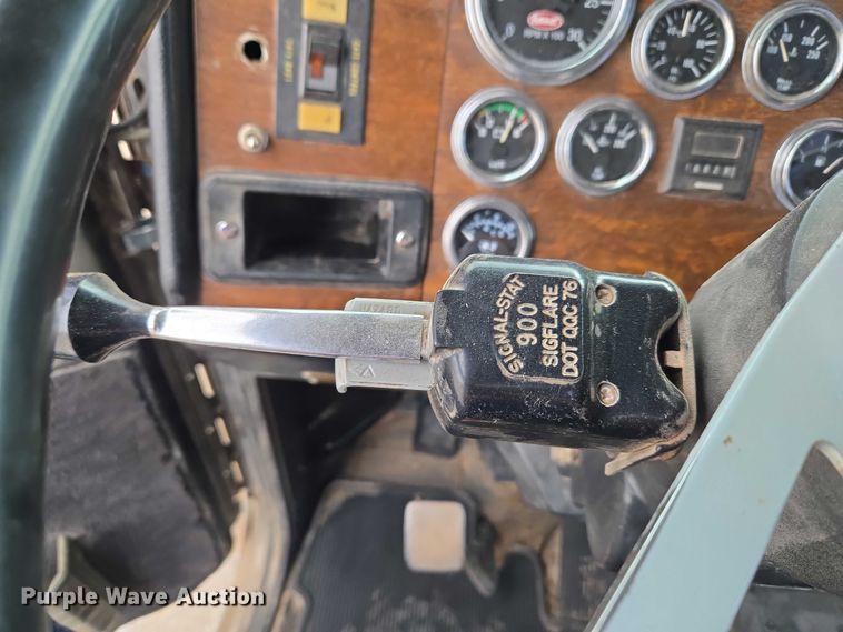 image for item ET5283 1995 Peterbilt 378 semi truck