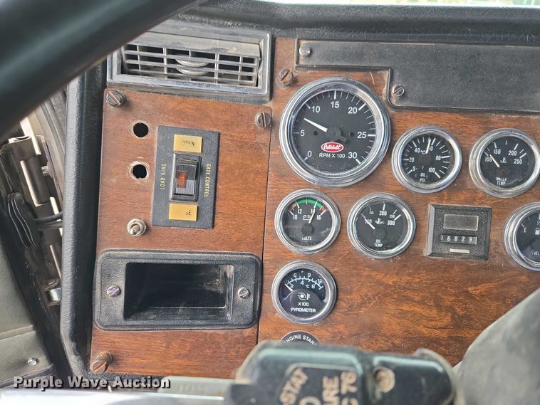 image for item ET5283 1995 Peterbilt 378 semi truck