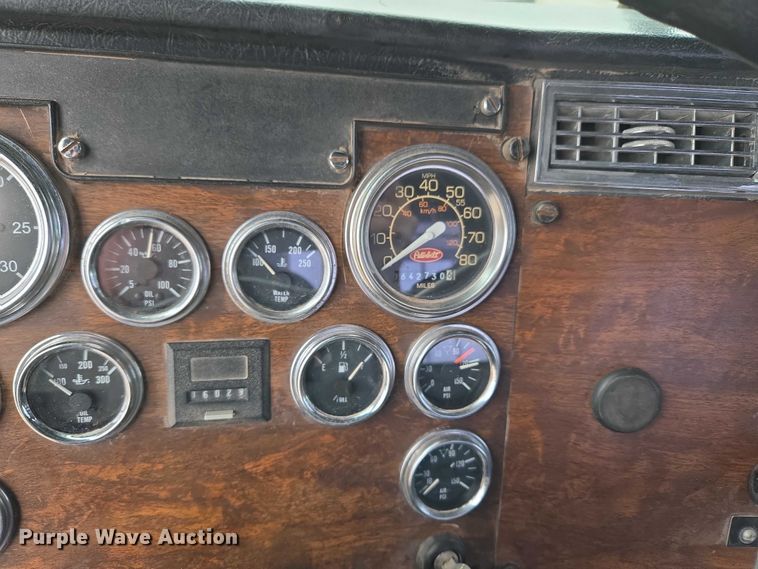 image for item ET5283 1995 Peterbilt 378 semi truck