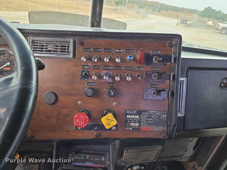 image for item ET5283 1995 Peterbilt 378 semi truck