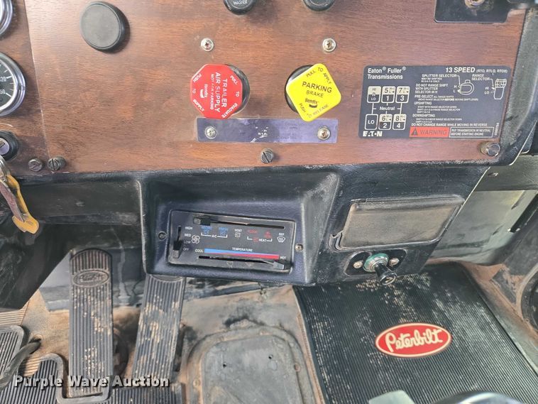 image for item ET5283 1995 Peterbilt 378 semi truck