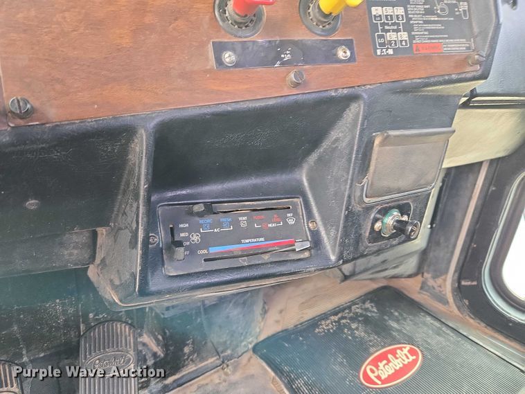 image for item ET5283 1995 Peterbilt 378 semi truck