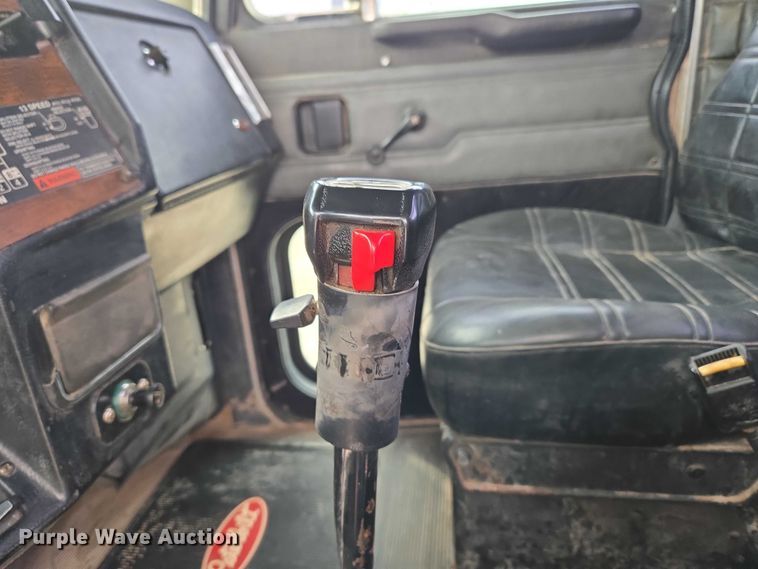 image for item ET5283 1995 Peterbilt 378 semi truck