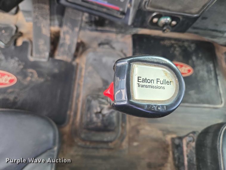 image for item ET5283 1995 Peterbilt 378 semi truck