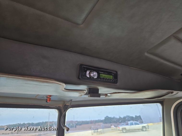 image for item ET5283 1995 Peterbilt 378 semi truck