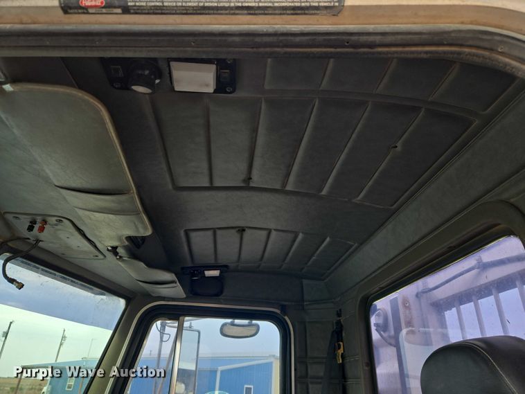 image for item ET5283 1995 Peterbilt 378 semi truck