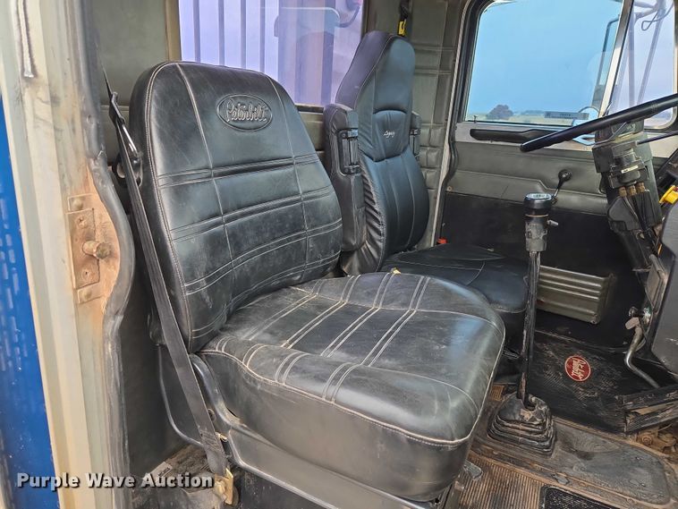 image for item ET5283 1995 Peterbilt 378 semi truck