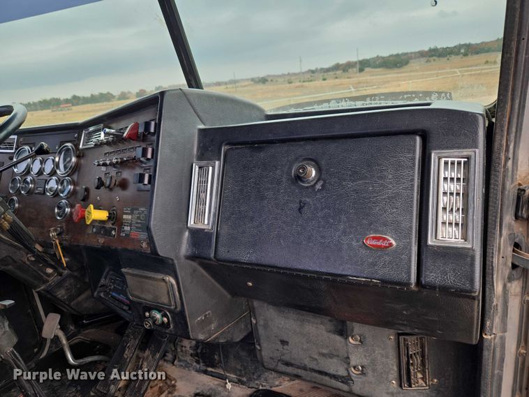 image for item ET5283 1995 Peterbilt 378 semi truck