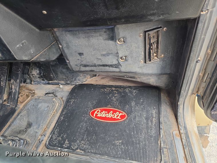 image for item ET5283 1995 Peterbilt 378 semi truck