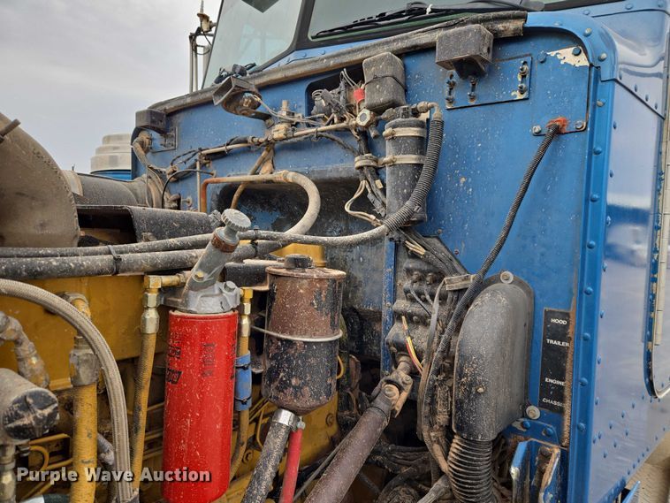 image for item ET5283 1995 Peterbilt 378 semi truck