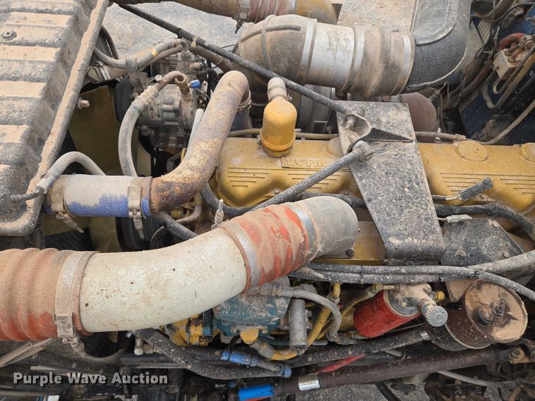 image for item ET5283 1995 Peterbilt 378 semi truck