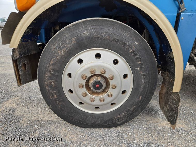 image for item ET5283 1995 Peterbilt 378 semi truck